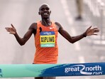 World record holder Jacob Kiplimo on the start line of Delhi Half Marathon 2022