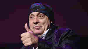 Musician Steven Van Zandt gifts Jamie Raskin a bandana, wishes him a 'rapid' recovery