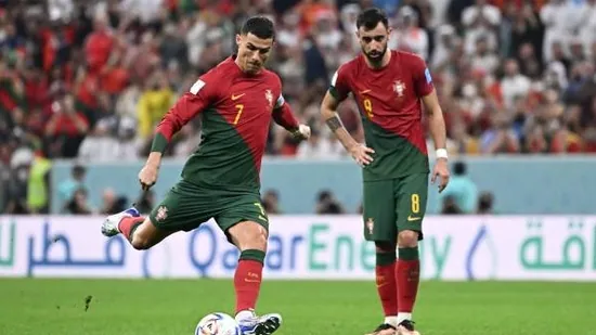 Bruno Fernandes defends Cristiano Ronaldo after Portugal's WC exit, blasts FIFA for assigning Argentine referees