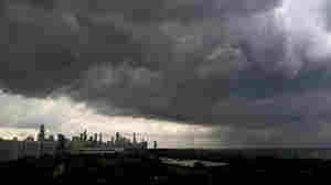 Tornado touches down near Chicago's O'Hare airport, disrupting hundreds of flights