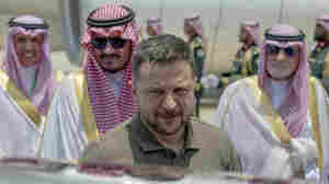 Zelenskyy arrives at Arab League summit, as Saudi Arabia flexes diplomatic muscle