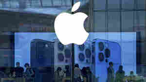 Apple warns of security flaws in iPhones, iPads and Macs