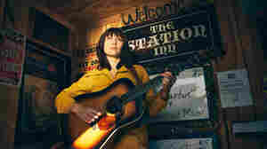 In bluegrass, as in life, Molly Tuttle would rather be a 'Crooked Tree'