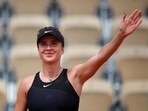 Svitolina breezes past Li into French Open third round