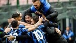 Conte celebrates goal with players, Inter 11 points ahead