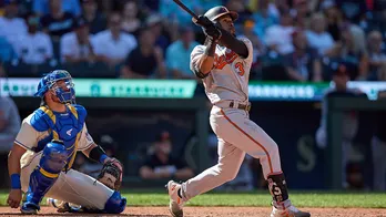 Orioles' Cedric Mullins makes leaping catch, hits go-ahead home run vs Mariners