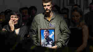 As war losses mount, Ukraine honors a veteran jet fighter pilot who died in collision