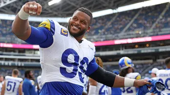 Rams' Aaron Donald makes Seahawks' Geno Smith shriek as he rushes quarterback