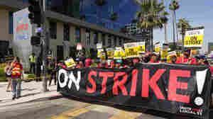 California's governor rejects a bill to give unemployment checks to striking workers