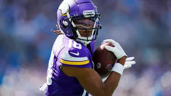 Justin Jefferson's 2 TDs help Vikings survive Panthers, pick up first win