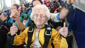 A 104-year-old woman dies before Guinness can confirm her record as oldest skydiver