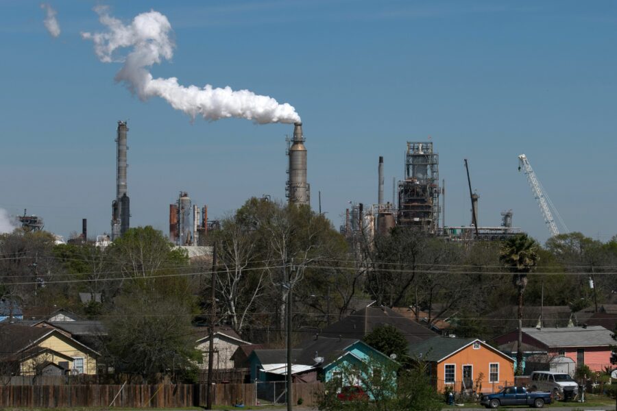  Texas Quietly Moves to Formalize Acceptable Cancer Risk From Industrial Air Pollution. Public Health Officials Say it’s not Strict Enough.