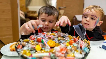 These Halloween candies are the worst for your teeth, according to a dentist