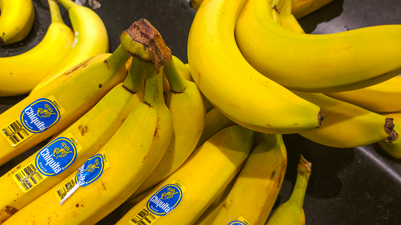 Weird but helpful ways bananas and their peels can be used