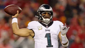 Eagles' Jalen Hurts scores 2 touchdowns in second half to exact revenge on Chiefs