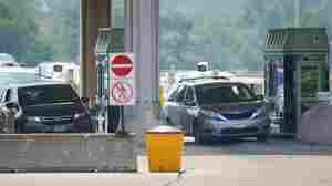 Vehicle explosion at Rainbow Bridge closes U.S.-Canada border crossings