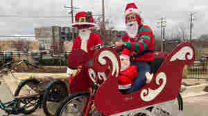 A thousand Santas ditch the sleigh in favor of bikes in downtown Milwaukee