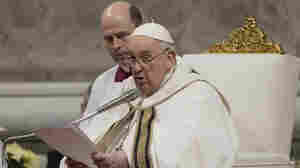 Pope Francis mourns the rejection of peace and "futile logic of war" this Christmas