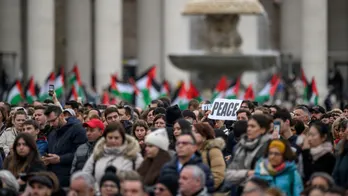 Pope Francis laments violence in Gaza, Ukraine during annual Christmas speech, call for peace