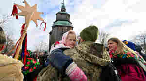 Breaking with tradition, Ukrainians celebrate Christmas on Dec. 25 this year