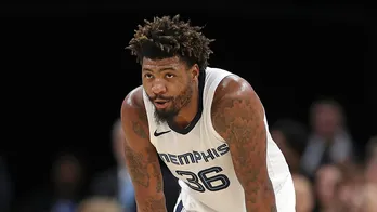 Marcus Smart's hustle play leads to strange hand injury in Grizzlies-Pelicans game