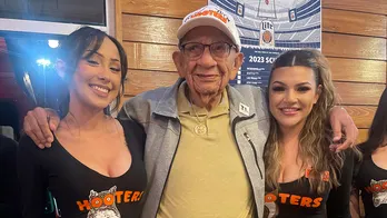 Purple Heart recipient, 101 years old, celebrates his birthday at Hooters: 'Just loved it'