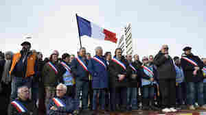 Protests by farmers block highways to Paris and elsewhere in France