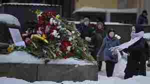 Over 400 detained in Russia as country mourns the death of Alexei Navalny