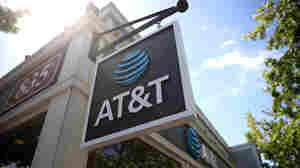 AT&amp;T cellphone service out for tens of thousands across the country