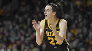 Iowa basketball phenom Caitlin Clark plans to forgo next season and enter WNBA Draft