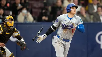 Dodgers rally in 8th for win after grounder goes through Padres infielder's glove