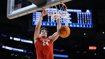 Clemson stuns Arizona, survives second-half surge to reach Elite 8