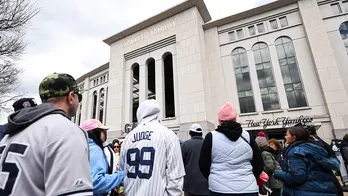 Yankees’ Gleyber Torres continues on with batting practice moment 4.8 magnitude earthquake strikes