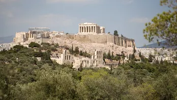 Greece sightseeing travel guide: Ancient ruins, rugged mountains, Mediterranean waters