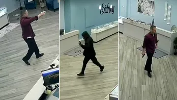 Nebraska Air Force veteran pulls gun to stop jewelry heist, suspect flees with hands up