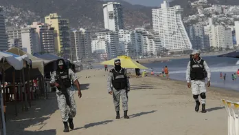 Mexican authorities find bodies of 4 men, 2 women piled up in resort city