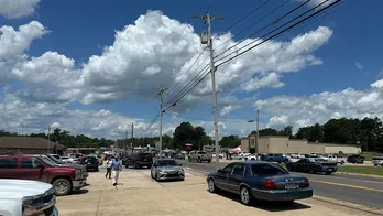 Multiple injured in shooting outside Arkansas grocery store, witness says