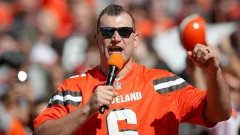 NFL legend Joe Thomas fires back at woman apparently upset restaurant was playing national anthem