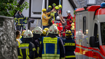 2 dead, 2 trapped in wreckage after partial collapse of hotel on Germany's Mosel River