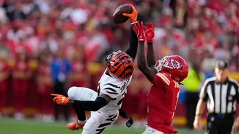 Bengals' Cam Taylor-Britt makes incredible 1-handed interception on Chiefs' Patrick Mahomes